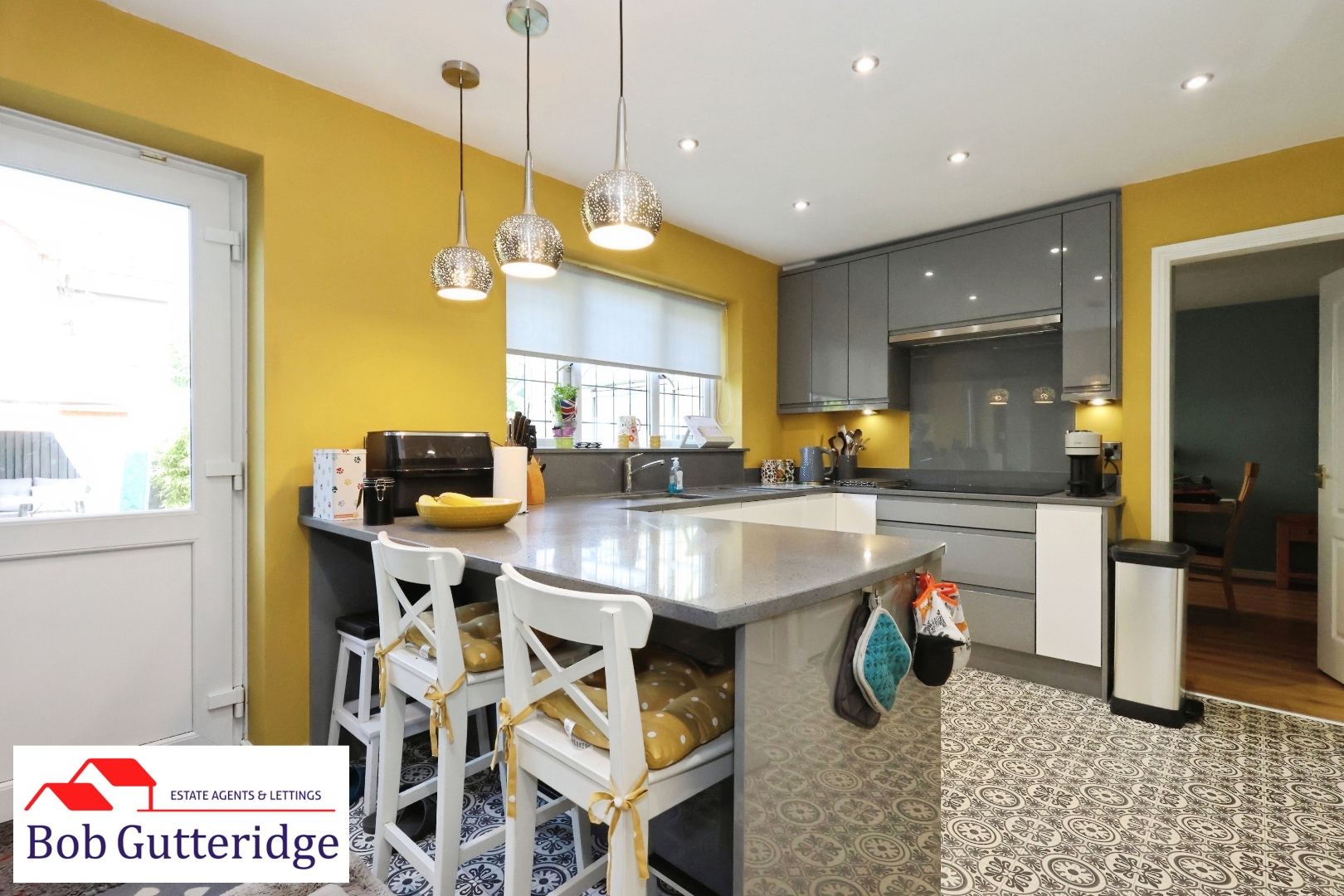 MODERN FITTED KITCHEN / BREAKFAST ROOM
